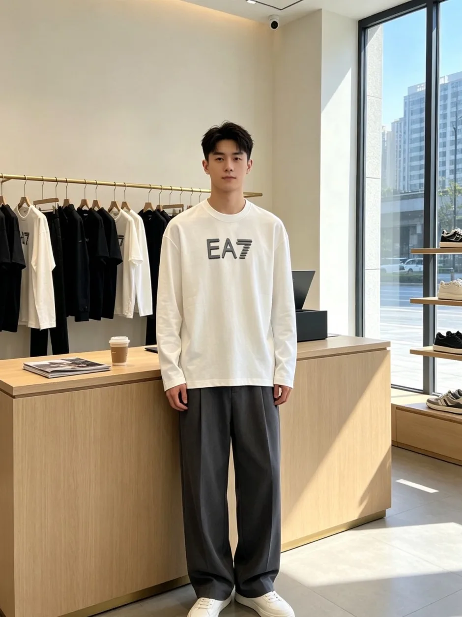 1786013593912356.jpg ベーシック ロゴ入り クルーネック アルマーニ Tシャツ コピー 長袖Tシャツ