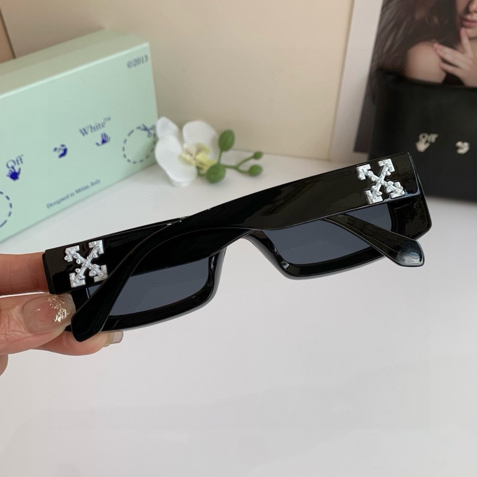 1786070361463432.jpg スタイリッシュ アローロゴ オフホワイト サングラス 偽物 アイウェア ブラック