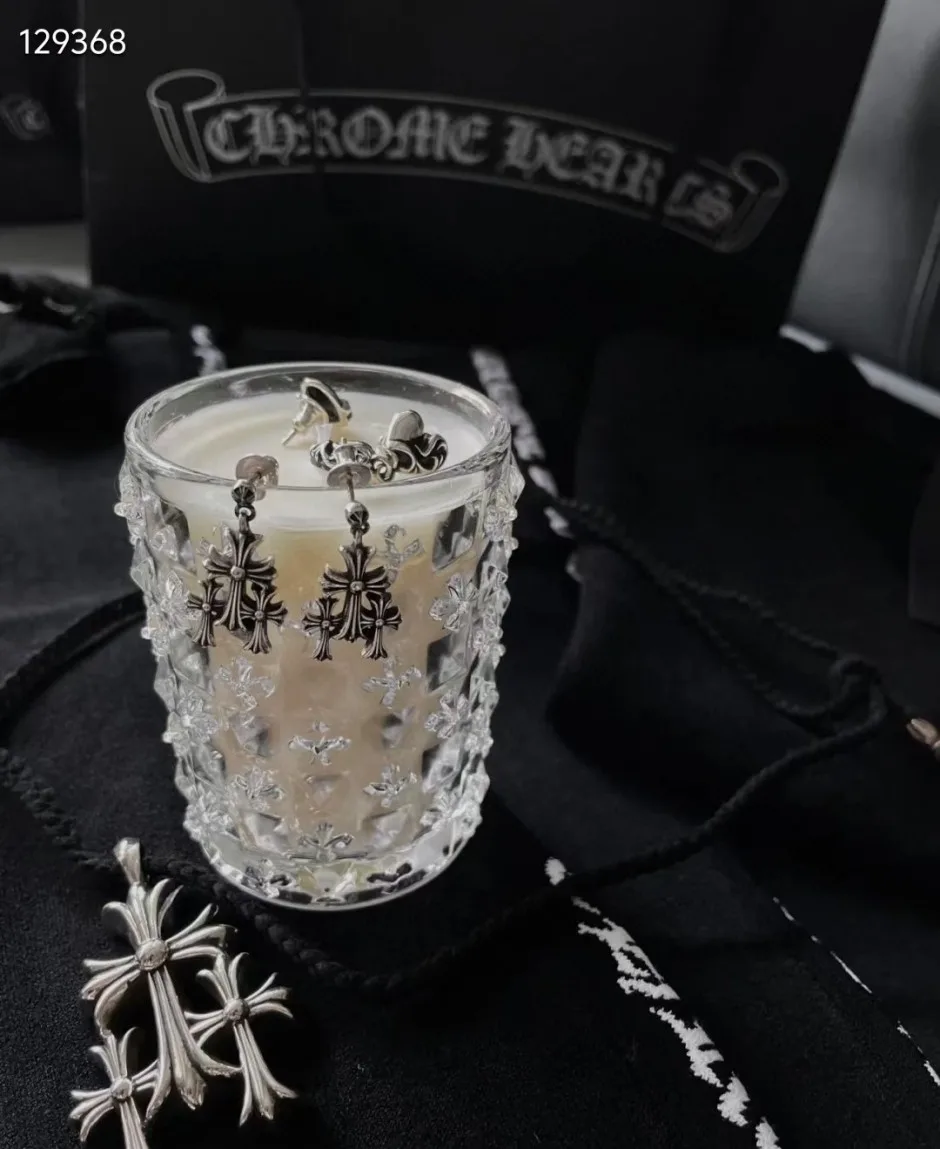 クロムハーツ イヤリング 偽物トリプルクロスモチーフ ドロップピアス