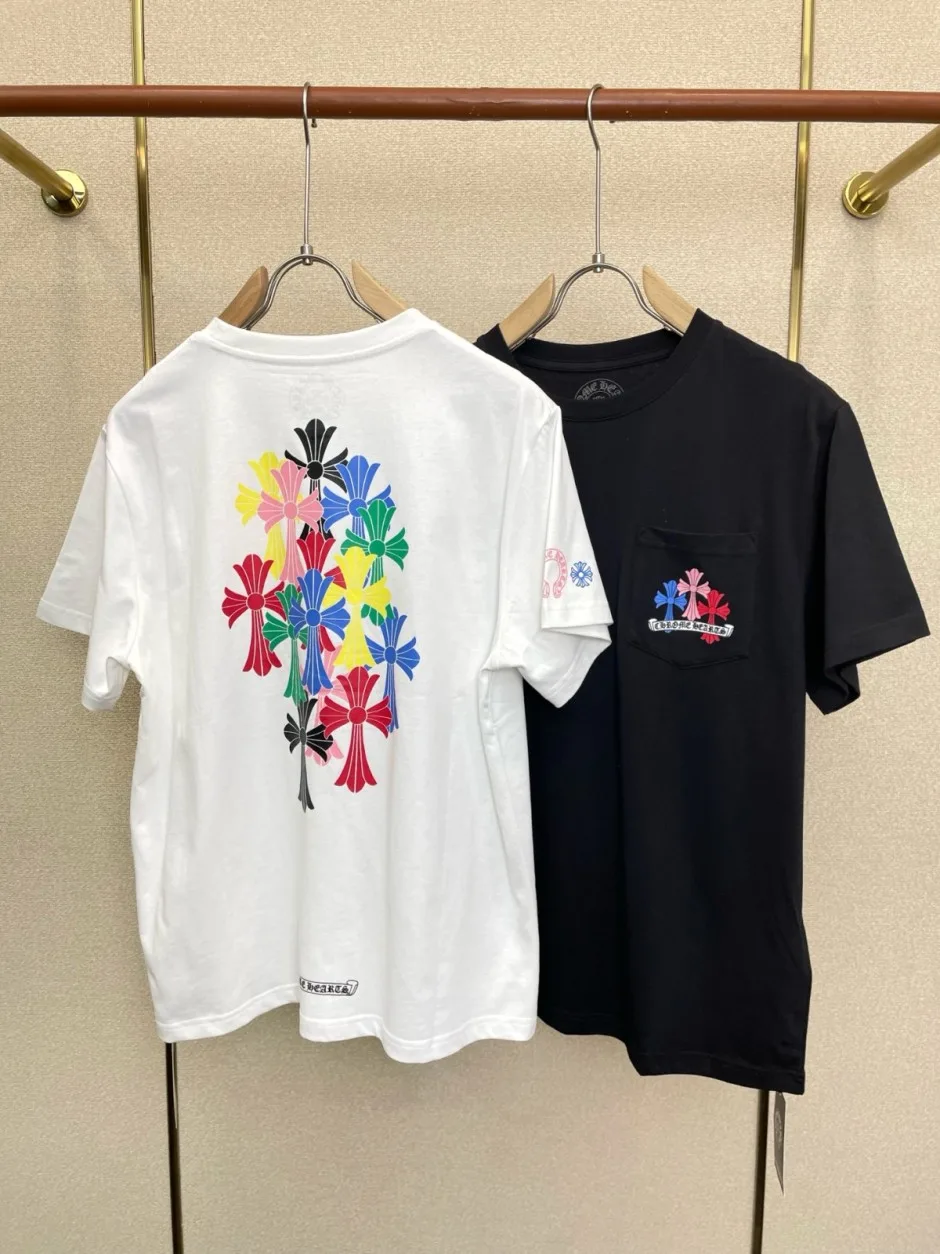1786255749358813.jpg マルチカラー クロスモチーフ クロムハーツ Tシャツ 偽物 クルーネック 半袖Tシャツ
