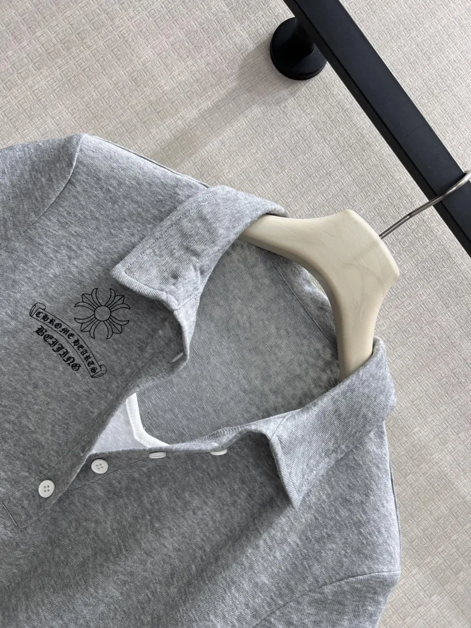 1786349490331559.webp 洗練された 配色 ロゴ 半袖ポロシャツ クロムハーツ Tシャツ 偽物 グレー