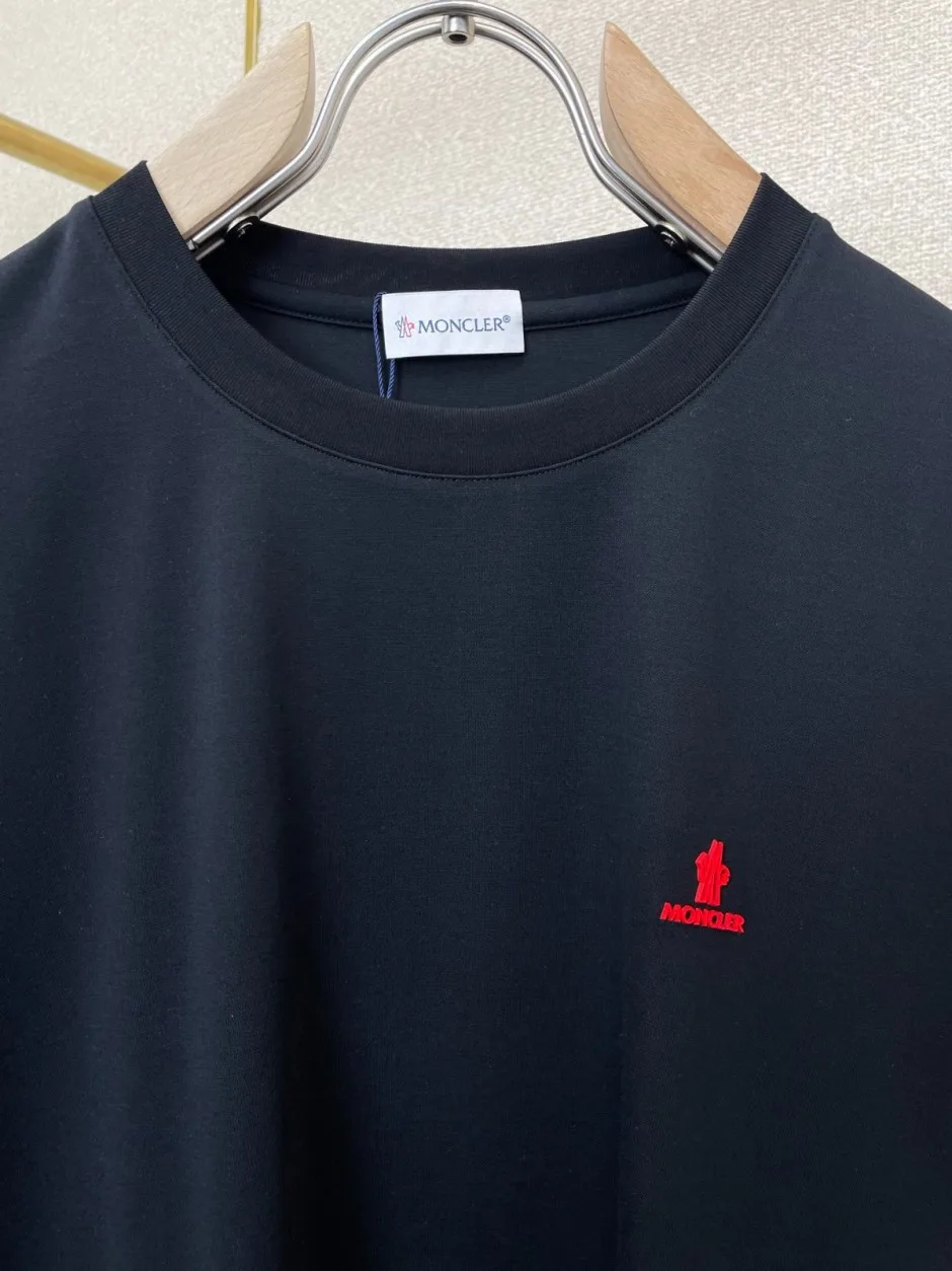 1786428852476740.webp シンプル 洗練された モンクレール Tシャツ 偽物 クルーネック 半袖Tシャツ