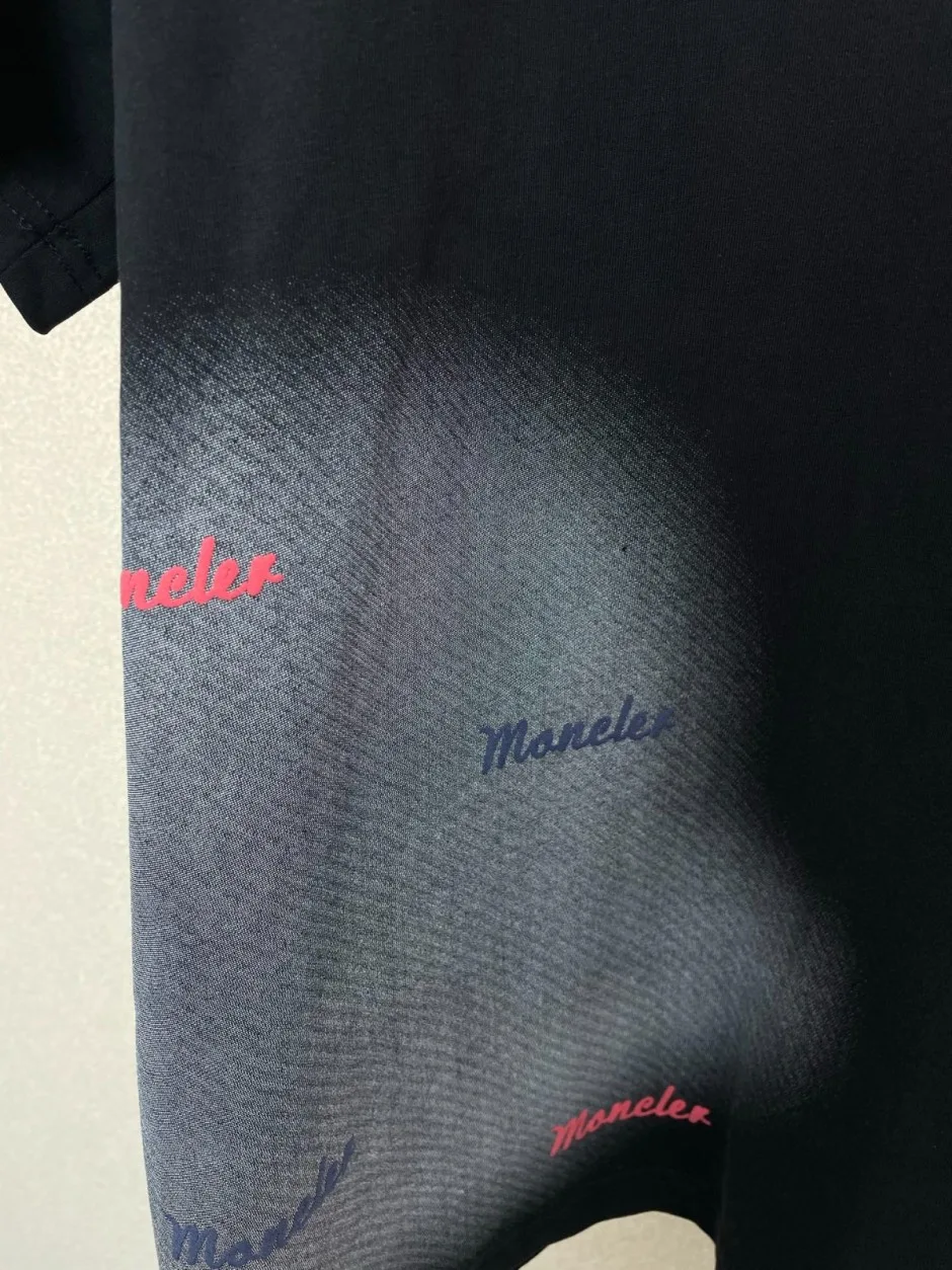 1786429882409150.webp おしゃれ 合わせやすい モンクレール Tシャツ 偽物 クルーネック半袖Tシャツ