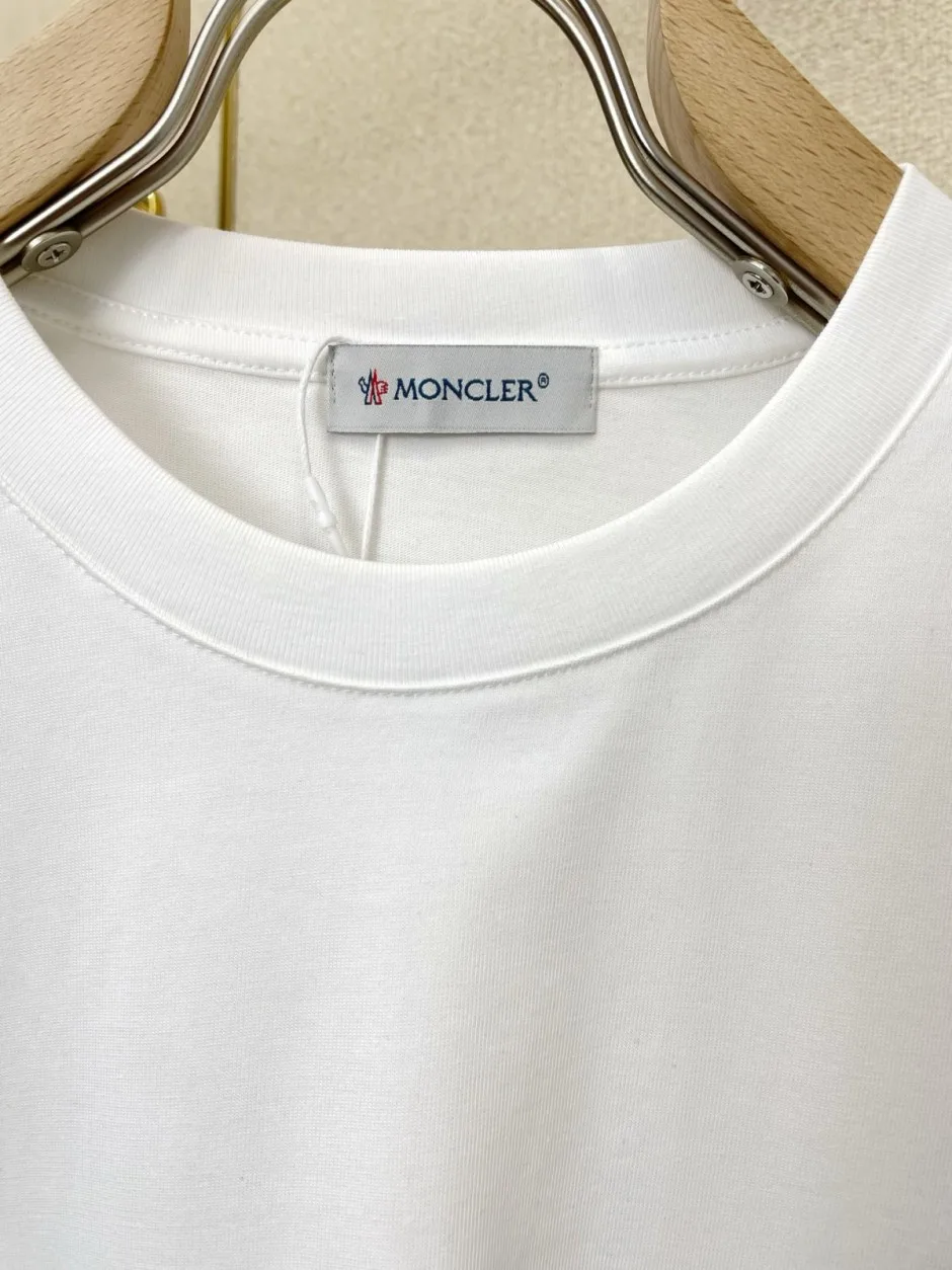 1786433364871605.webp お洒落 プリント モンクレール Tシャツ 偽物 クルーネック 半袖Tシャツ