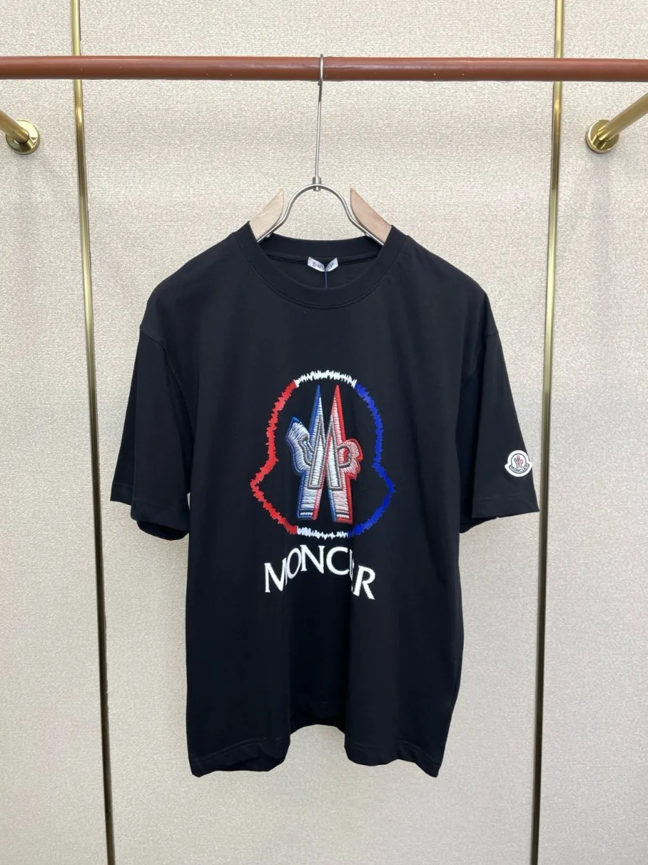 1786434729819920.webp お洒落 合わせやすい モンクレール Tシャツ 偽物 ロゴプリント クルーネック 半袖Tシャツ