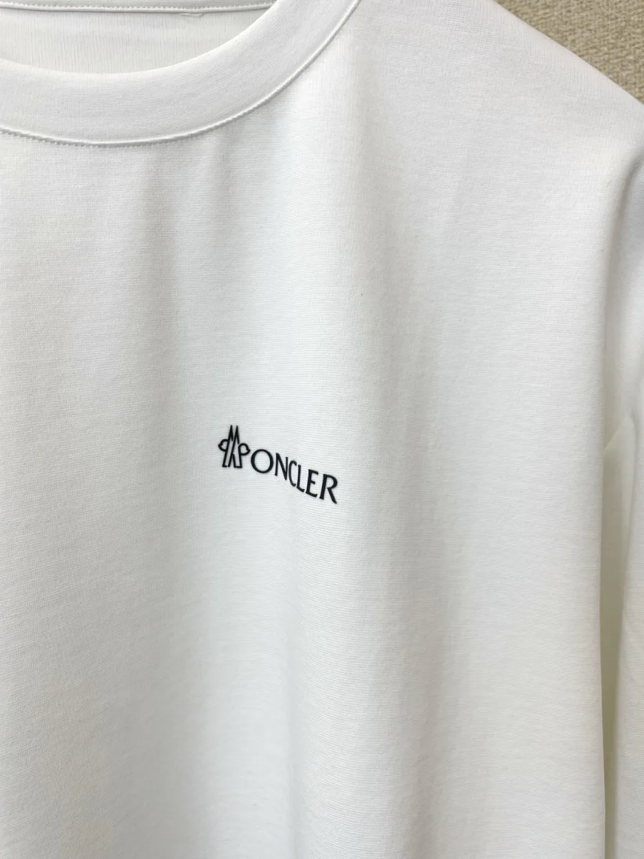 シンプル 洗練された ロゴ 長袖Tシャツ モンクレール Tシャツ 偽物 合わせやすい