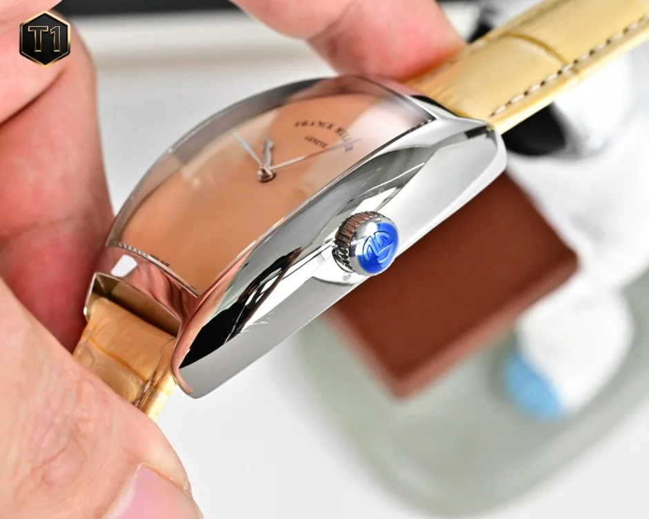 フランク・ミュラー 時計 コピー エレガント 洗練された トノー型 ウォッチ 40mm イエロー
