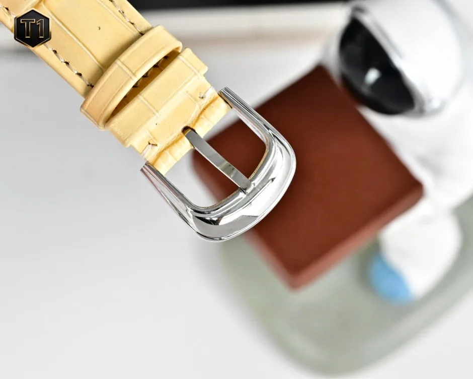 フランク・ミュラー 時計 コピー エレガント 洗練された トノー型 ウォッチ 40mm イエロー