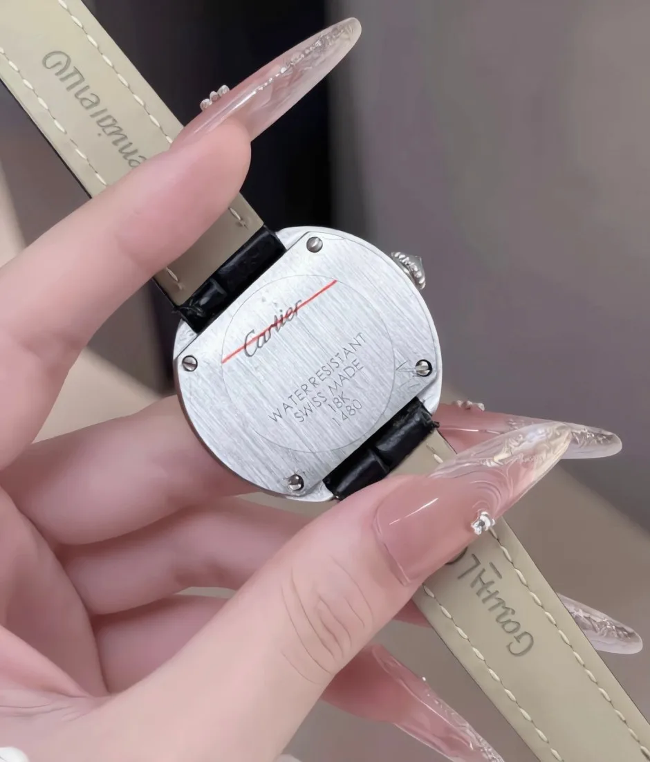 1786687360914215.webp 目を引く ラインストーン レディースウォッチ カルティエ 腕時計 コピー 33mm
