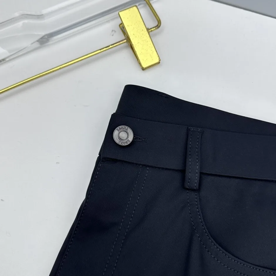 シンプル テーパード チノパンツ エルメネジルド・ゼニア スラックス 偽物 ブラック