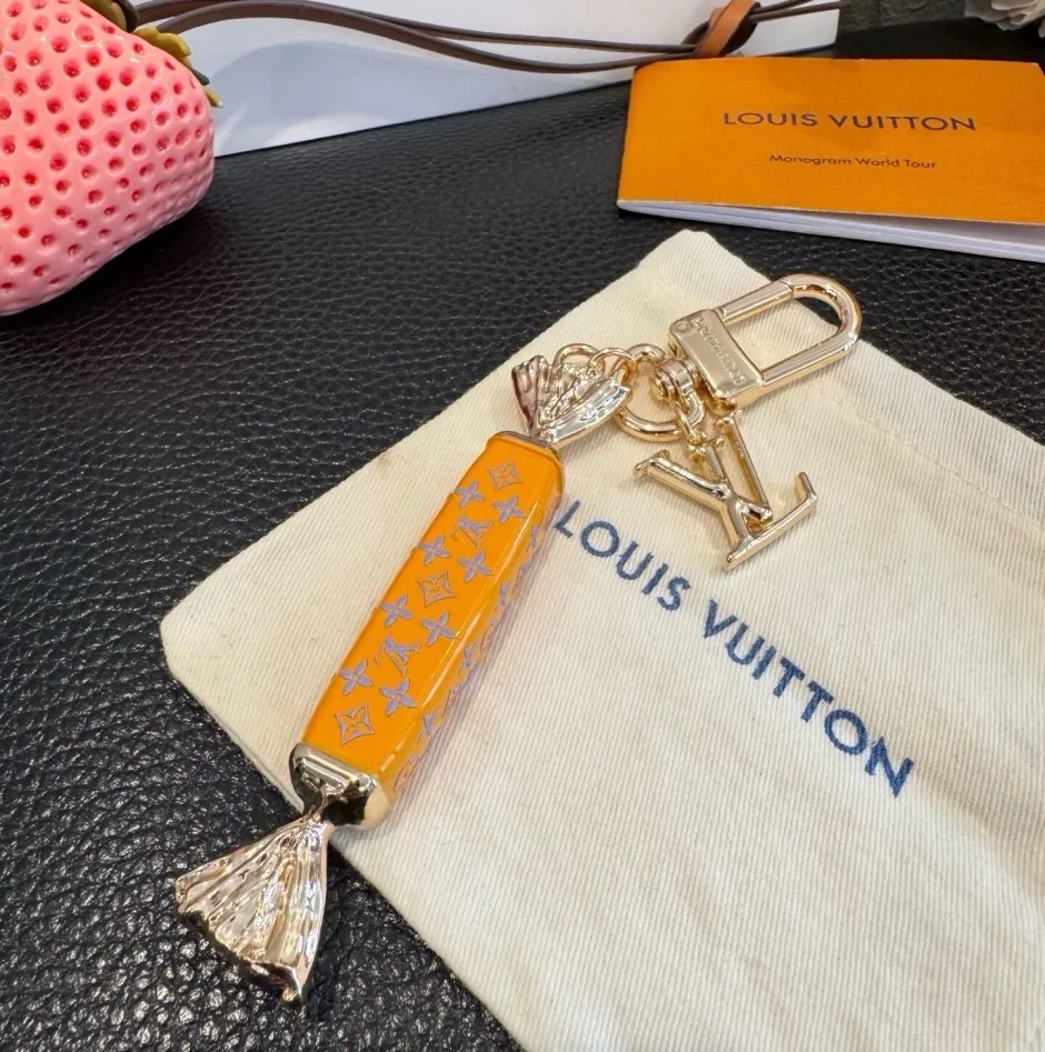 遊び心満載 バッグチャーム･LV スイーツ ルイ・ヴィトン キーホルダー 偽物