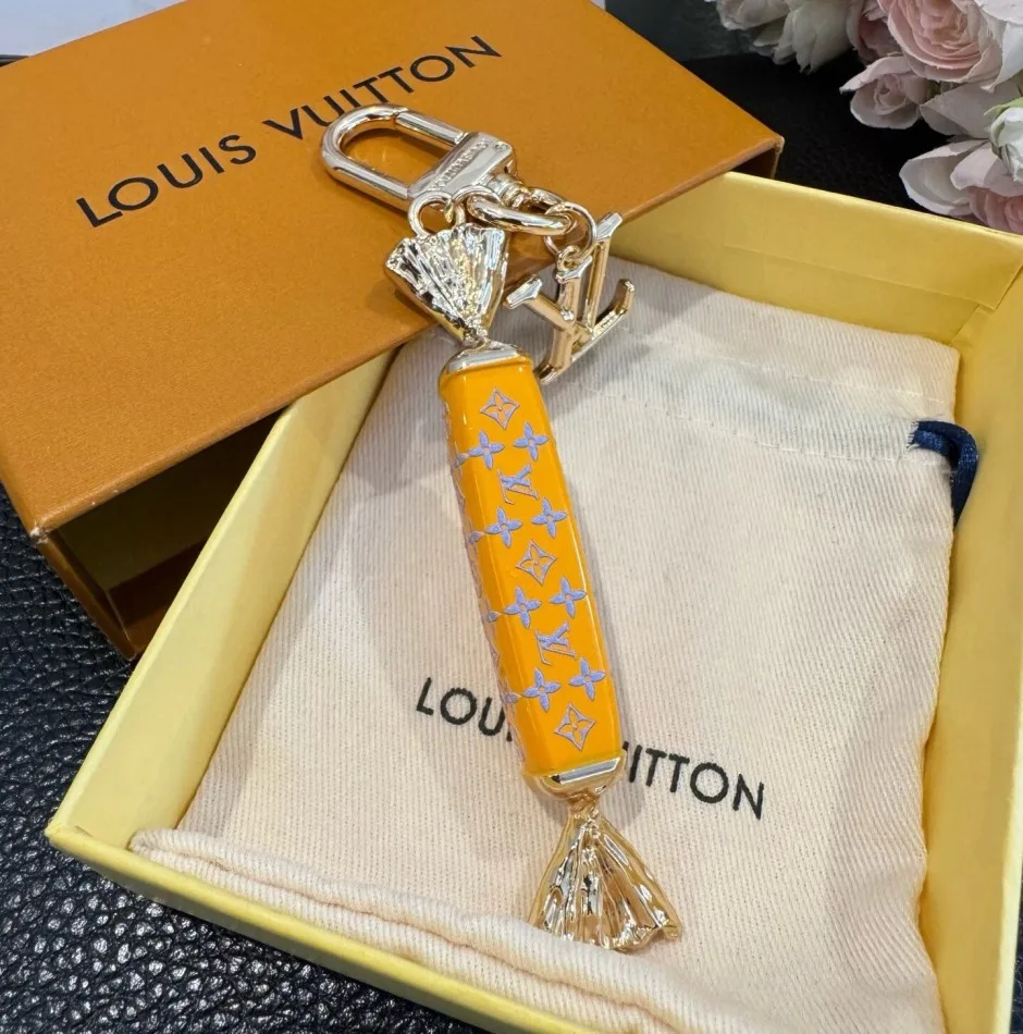 遊び心満載 バッグチャーム･LV スイーツ ルイ・ヴィトン キーホルダー 偽物
