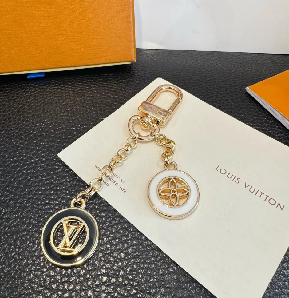 1787199122648249.webp おしゃれ ルイ・ヴィトン キーホルダー 偽物 バッグチャーム・LV ノーティカル