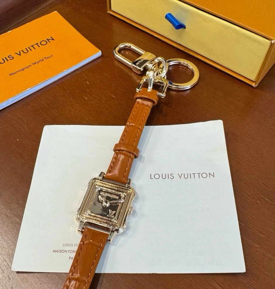 1787202892867353.webp LV Watch キーホルダー バッグチャーム レザー ルイ・ヴィトン キーホルダー 偽物