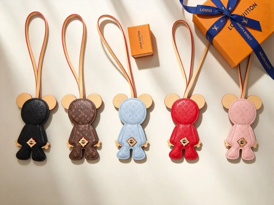 1787204888907362.webp 可愛い おしゃれ ルイ・ヴィトン キーホルダー 偽物 ストラップ・LV ルイ ベア