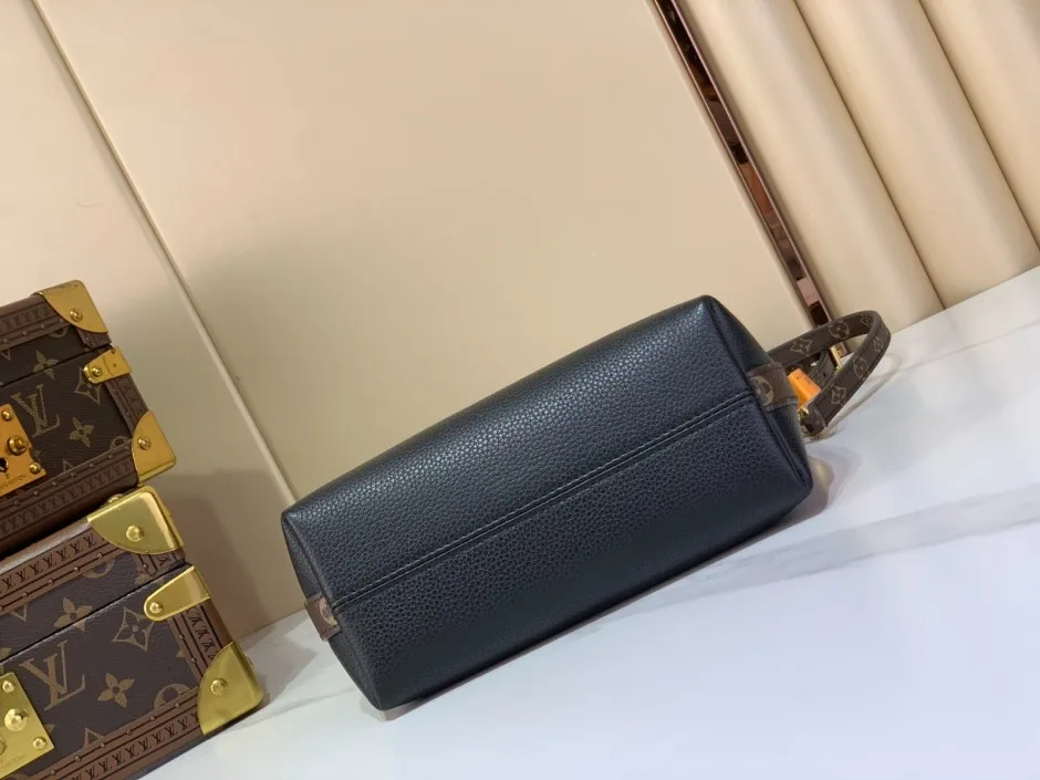 1787308347374526.webp M2A840 ルイ・ヴィトン スーパーコピー ミュルティパス MINI ハンドバッグ ブラック