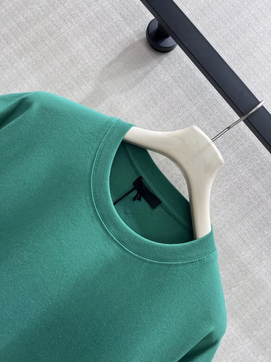 1787993531473752.webp シンプル 洗練された 半袖Tシャツ プラダ Tシャツ 偽物 コットン クルーネック グリーン