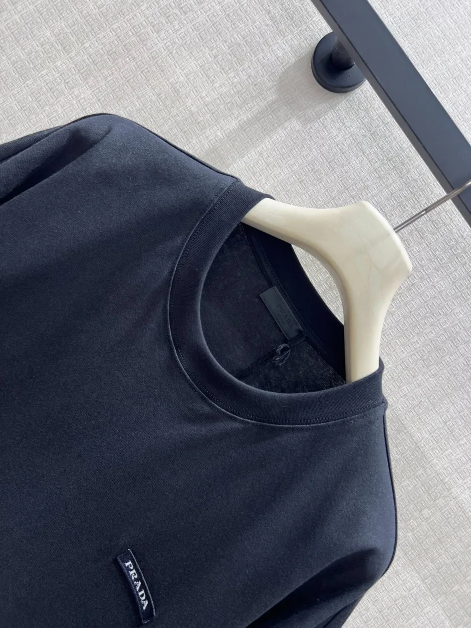 シンプル 合わせやすい プラダ Tシャツ コピー コットン 長袖Tシャツ ブラック