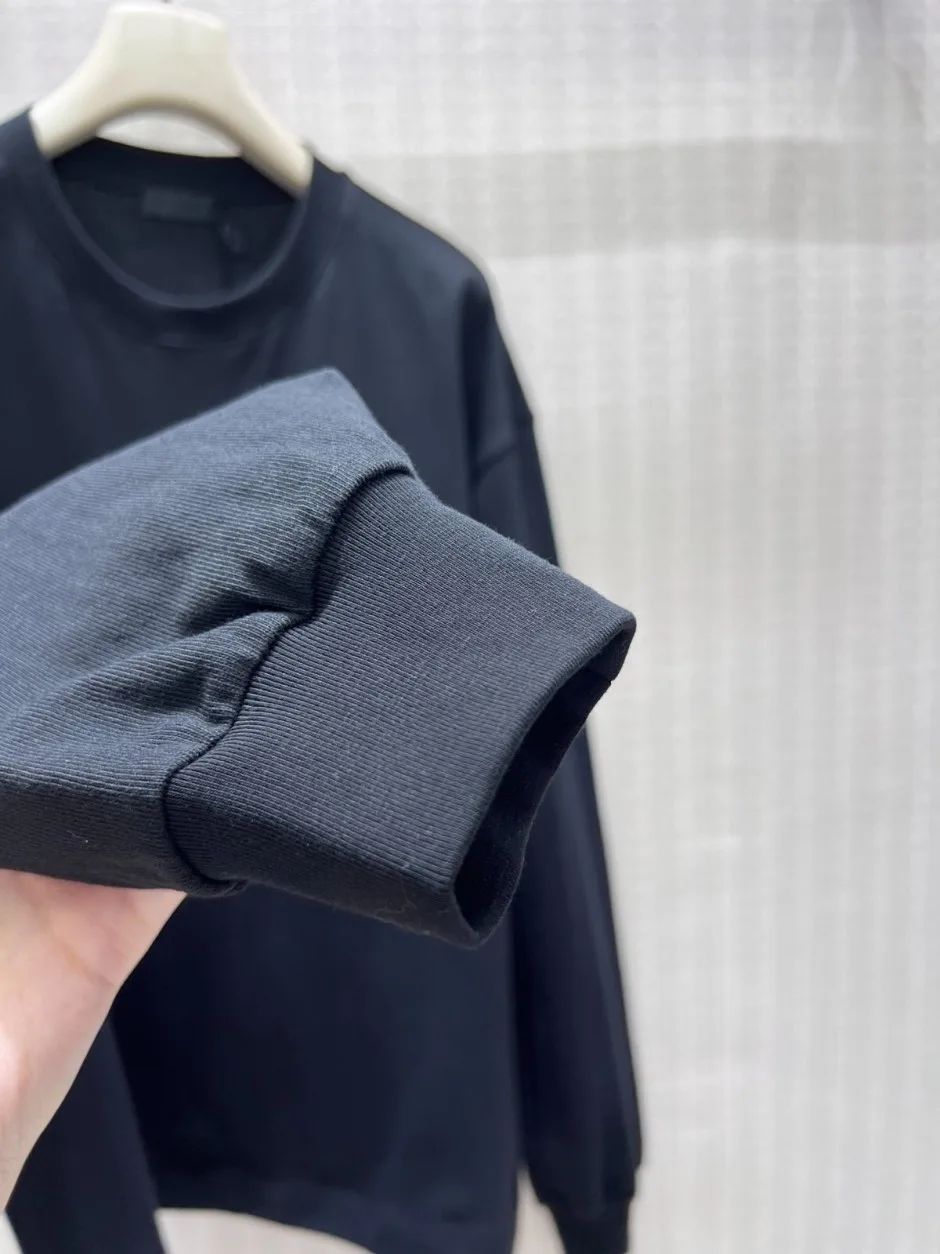 シンプル 合わせやすい プラダ Tシャツ コピー コットン 長袖Tシャツ ブラック