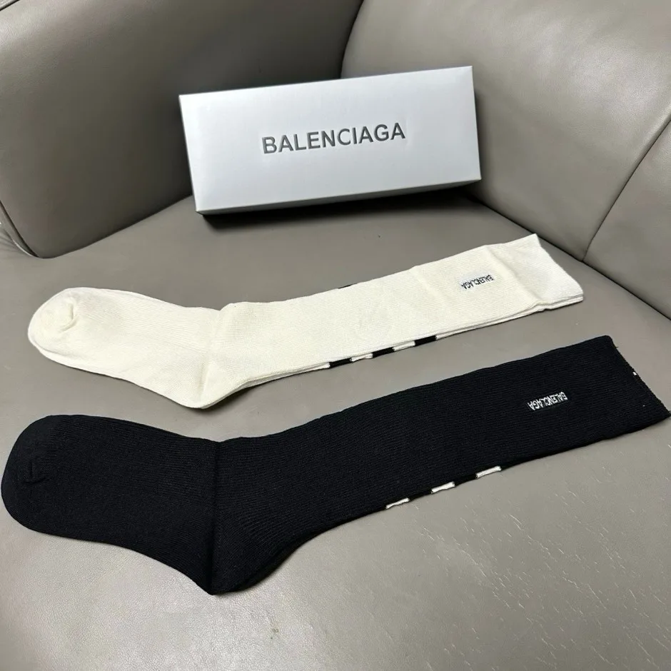 カジュアル お洒落 ソックス2足セット バレンシアガ 靴下 偽物 合わせやすい
