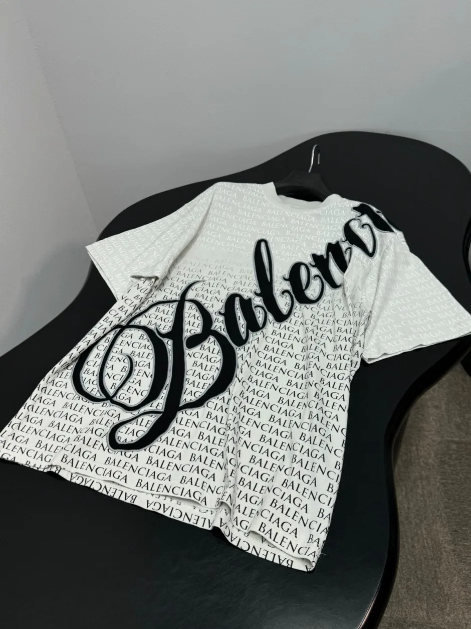 1788081658305323.webp 総柄プリント ユニセックス 半袖Tシャツ バレンシアガ Tシャツ 偽物 オーバーサイズ