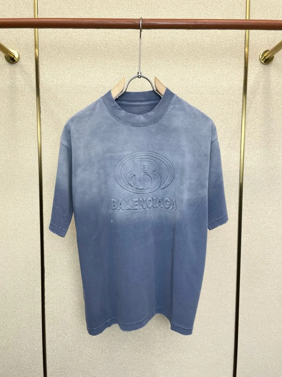 1788088615219724.webp ヴィンテージ感 エンボスロゴ 半袖Tシャツ バレンシアガ Tシャツ 偽物 クルーネック