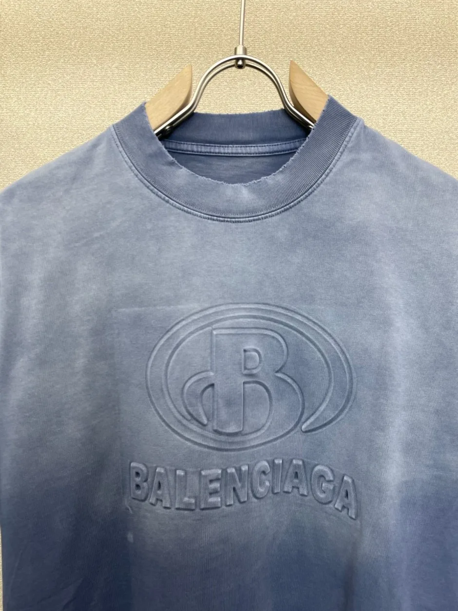 1788088615396142.webp ヴィンテージ感 エンボスロゴ 半袖Tシャツ バレンシアガ Tシャツ 偽物 クルーネック