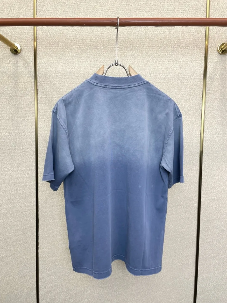 1788088615604653.webp ヴィンテージ感 エンボスロゴ 半袖Tシャツ バレンシアガ Tシャツ 偽物 クルーネック