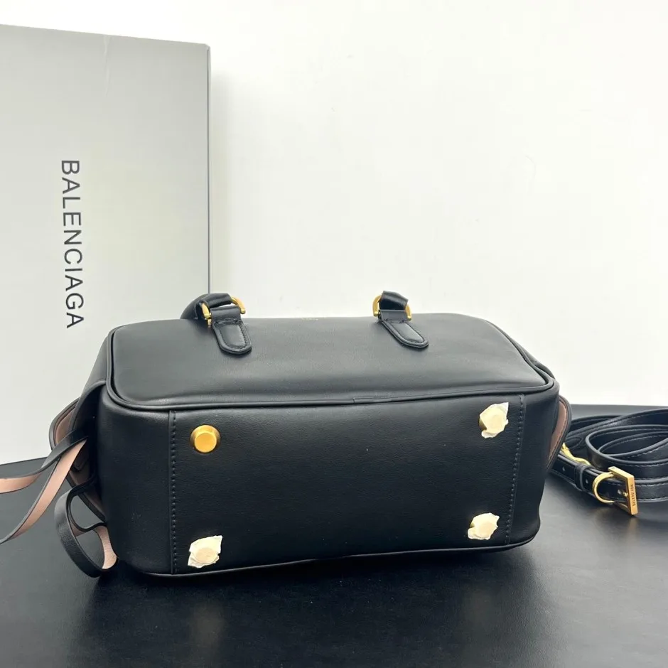 1788091975214746.webp ゴールド金具 バレンシアガ バッグ コピー 人気 Le 7 ボウリングバッグ スモール ブラック