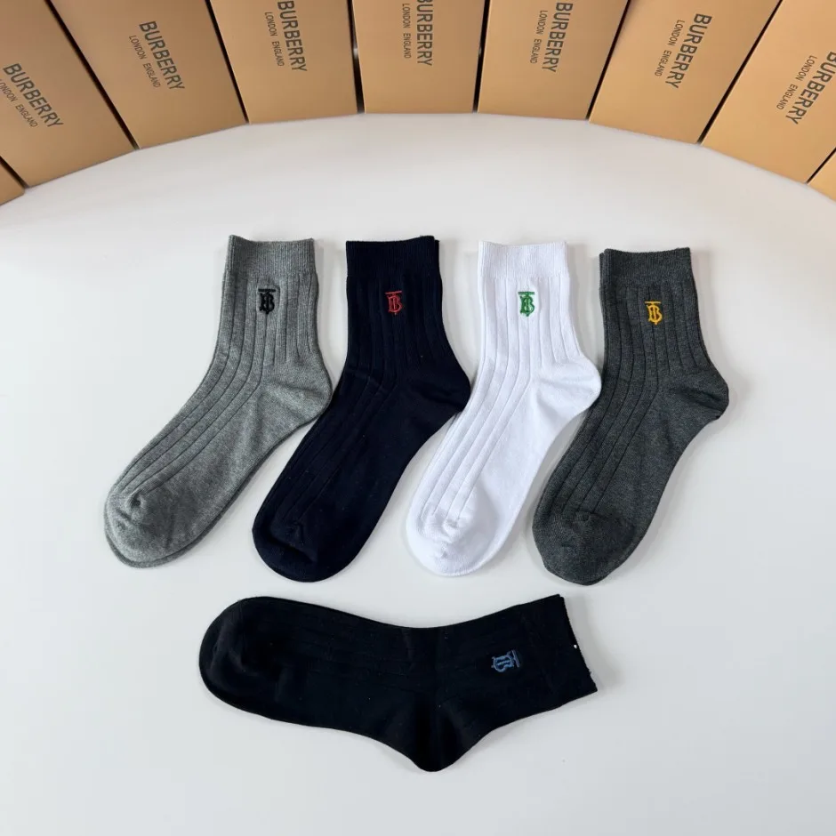 シンプル ロゴ入り ソックス 5足セット バーバリー 靴下 偽物 合わせやすい