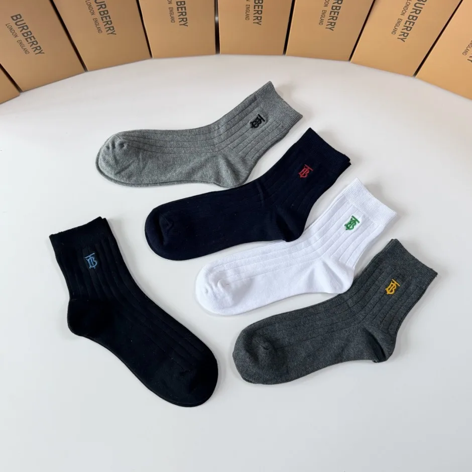 シンプル ロゴ入り ソックス 5足セット バーバリー 靴下 偽物 合わせやすい