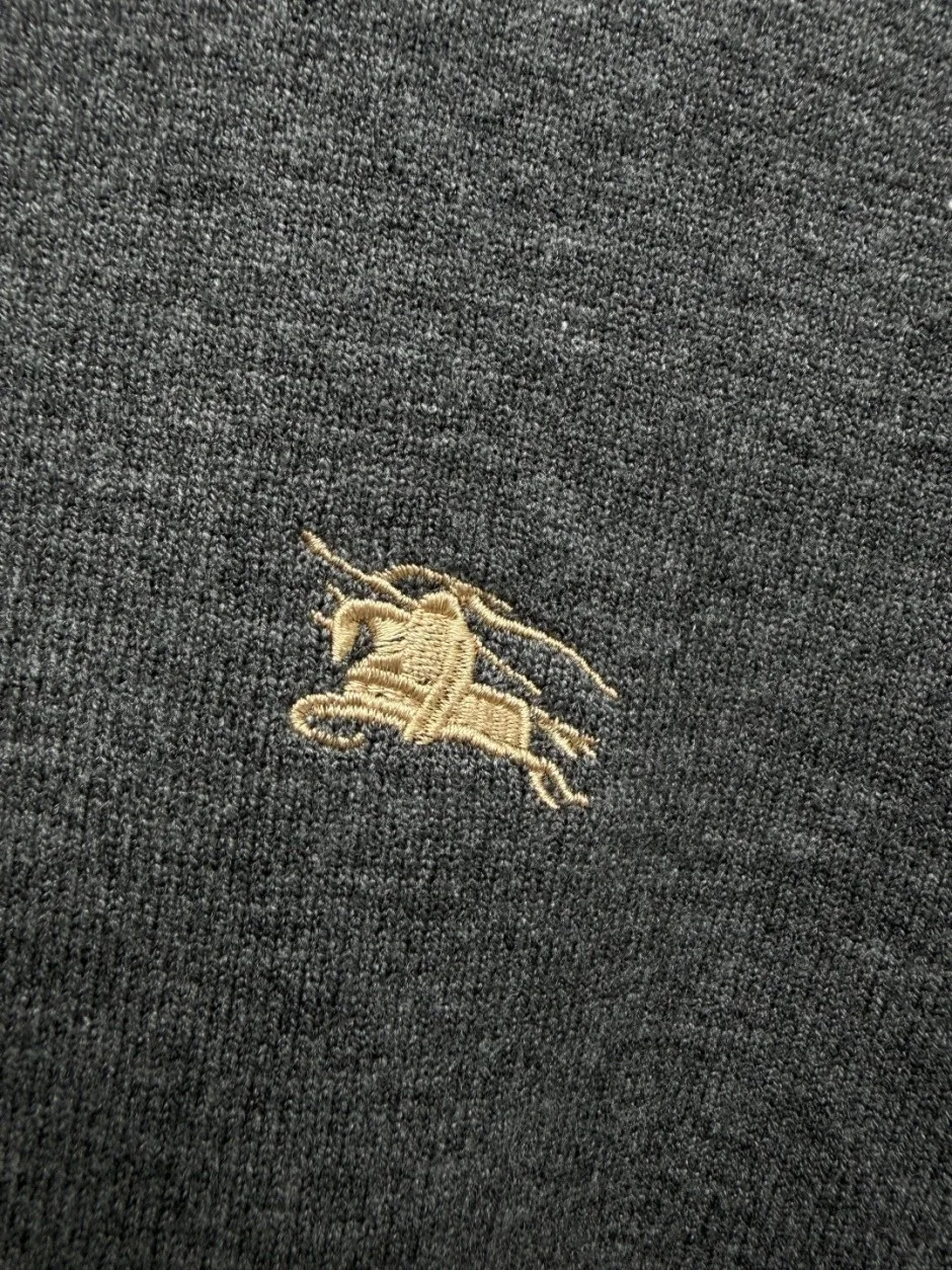 1788162170187557.webp EKD刺繍 チェックカフス クルーネック カーディガン バーバリー ニット 偽物 グレー