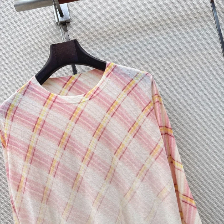 1788165118734752.webp バーバリー Tシャツ 偽物 グラデーション チェック柄 プルオーバー クルーネック