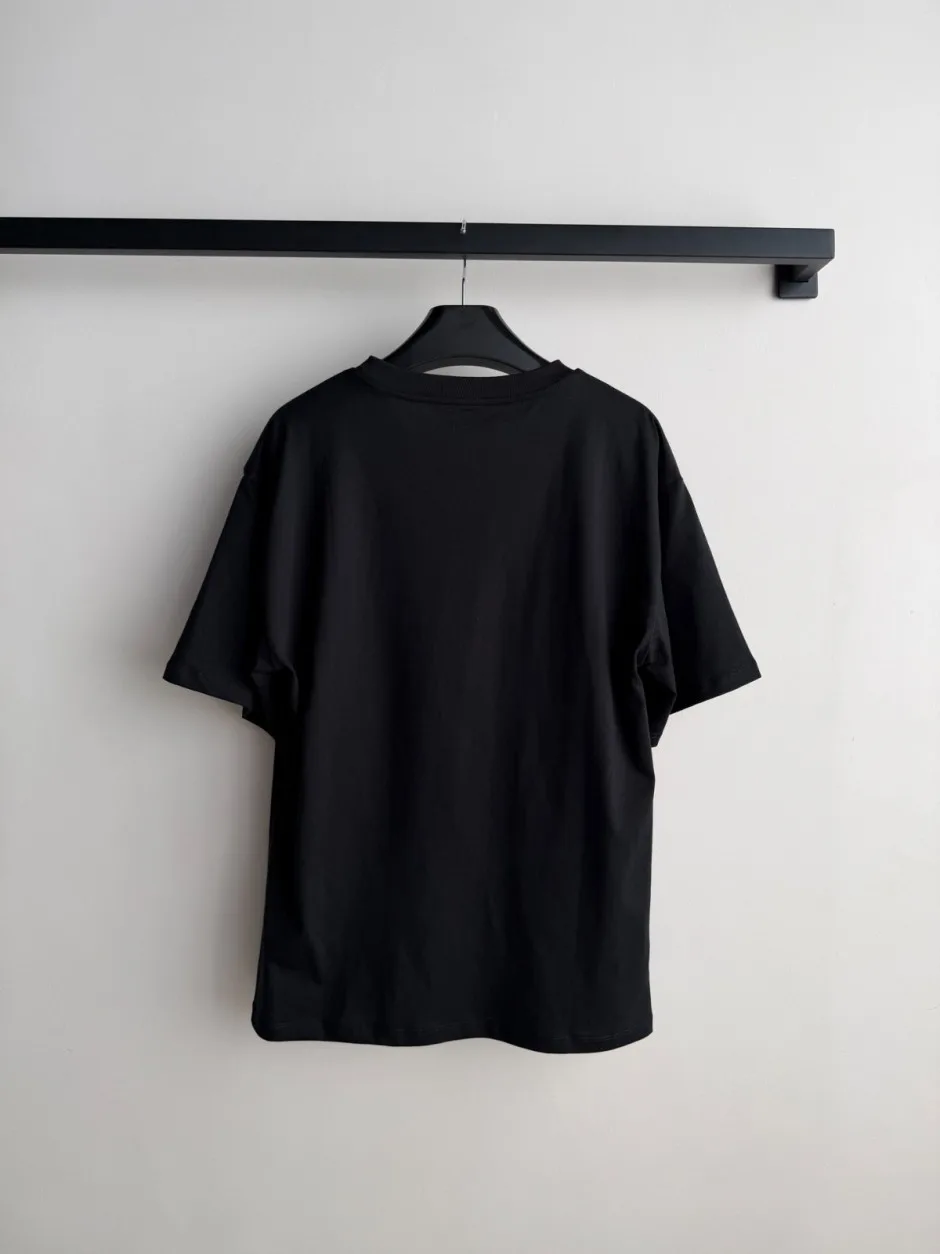 1788341672719953.webp シンプル 刺繍入り セリーヌ Tシャツ 偽物 コットン 半袖Tシャツ ブラック