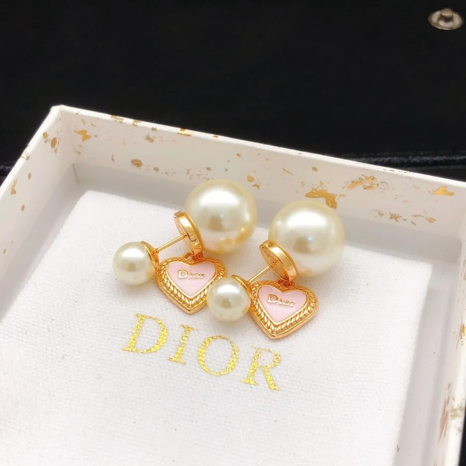 大人可愛い パール＆ハートモチーフ ピアス クリスチャン・ディオール イヤリング 偽物