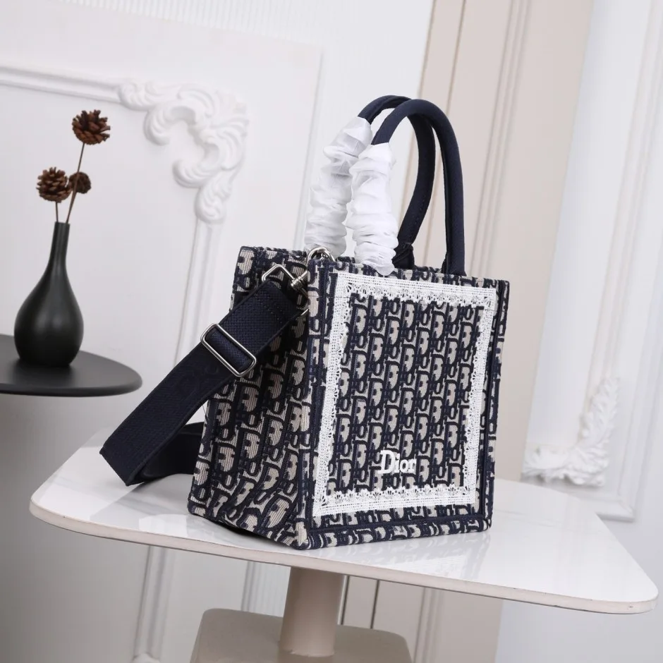 1788528654984896.webp Dior Book Tote ストラップ付きバッグ スモール クリスチャン・ディオール コピー