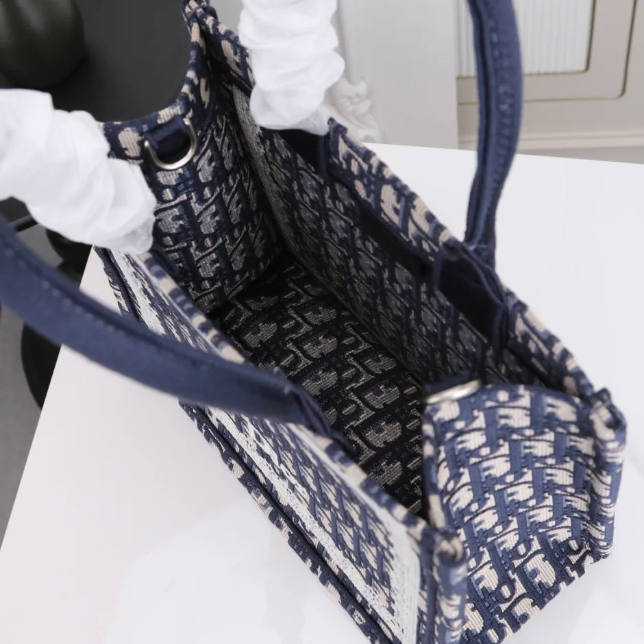 1788528662548674.webp Dior Book Tote ストラップ付きバッグ スモール クリスチャン・ディオール コピー