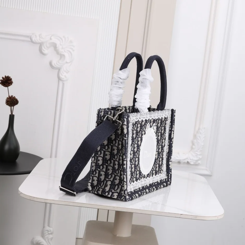 1788529513504336.webp 可愛い Dior Book Tote ストラップ付きバッグ スモール クリスチャン・ディオール コピー
