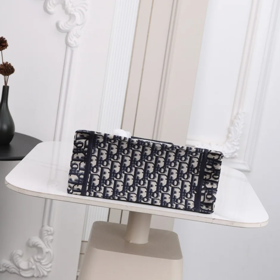 1788529515403335.webp 可愛い Dior Book Tote ストラップ付きバッグ スモール クリスチャン・ディオール コピー