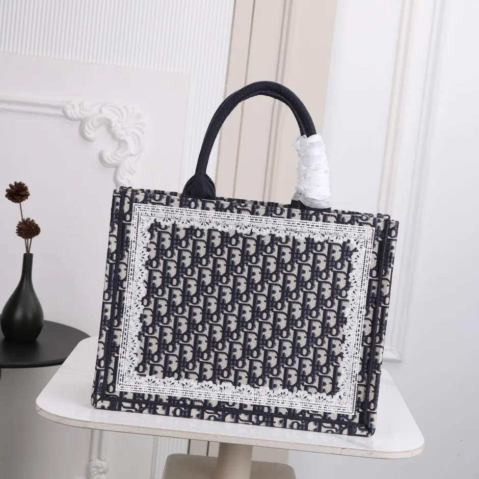 クリスチャン・ディオール コピー エレガント Dior Book Tote ストラップ付きバッグ ミディアム