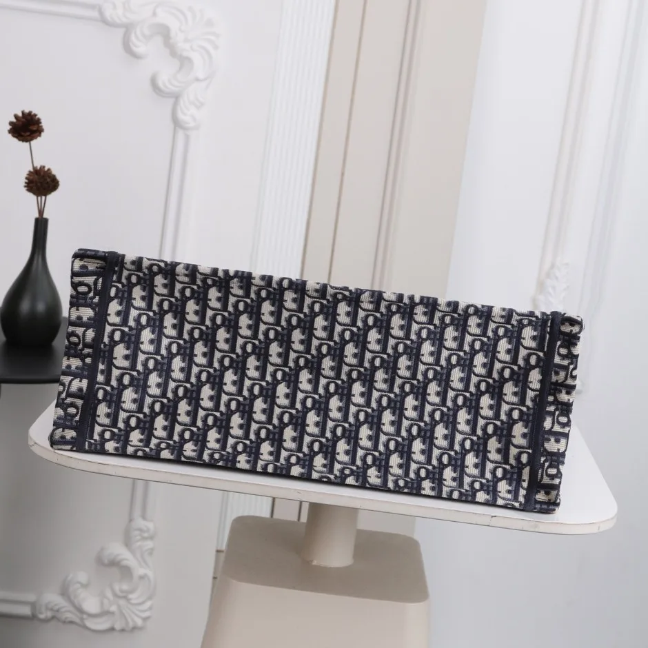 1788530867863239.webp Dior Book Tote ラージ クリスチャン・ディオール コピー エレガント ストラップ付きバッグ