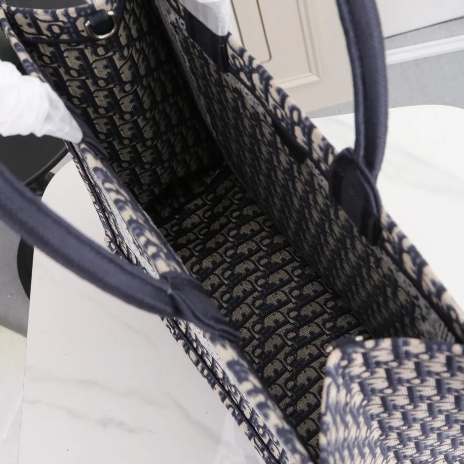 1788530868836241.webp Dior Book Tote ラージ クリスチャン・ディオール コピー エレガント ストラップ付きバッグ