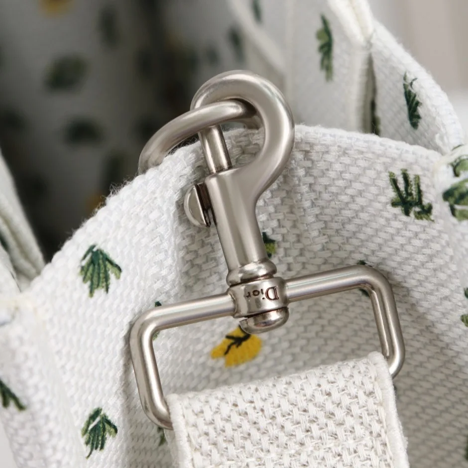 クリスチャン・ディオール コピー 爽やか 可愛い Dior Book Tote ストラップ付きバッグ ミディアム