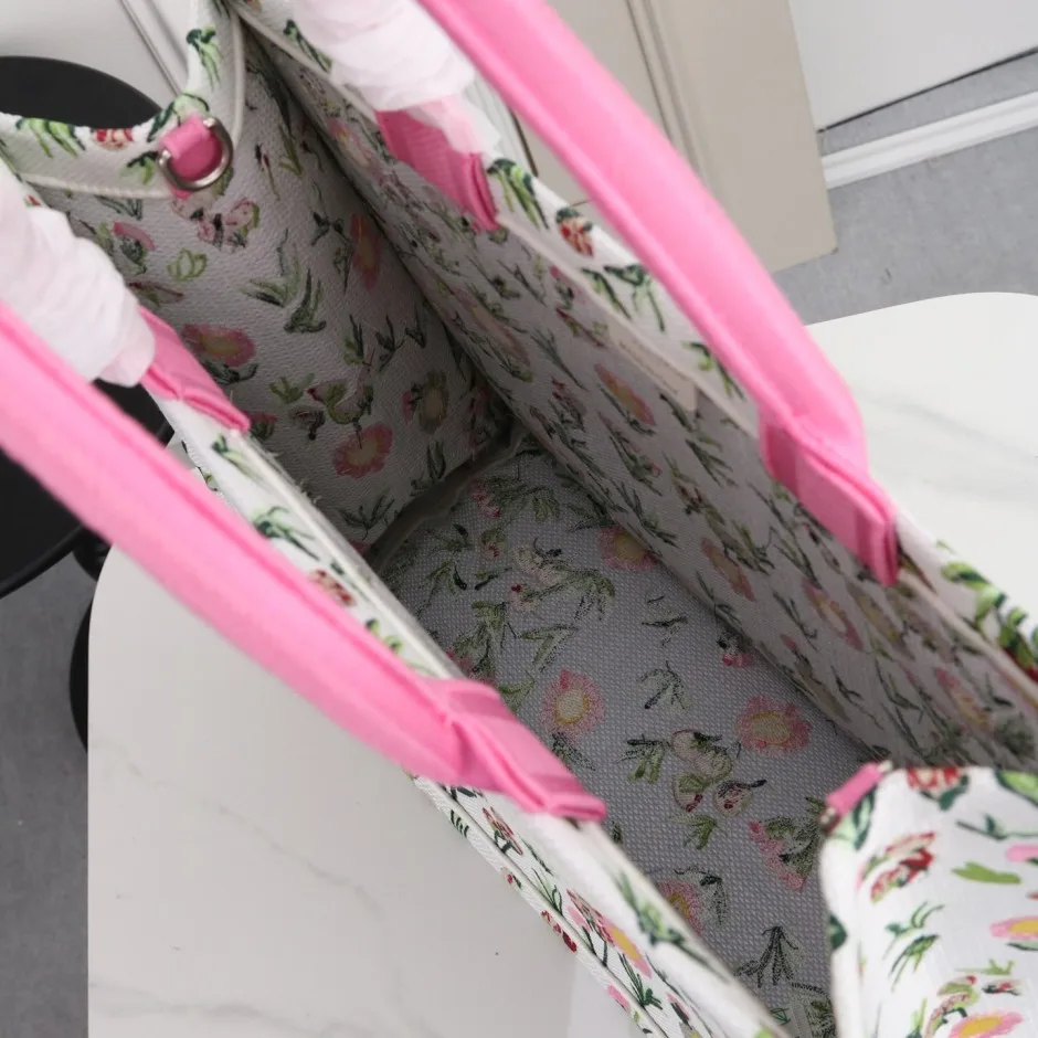 1788576228595951.webp Dior Book Tote ストラップ付きバッグ クリスチャン・ディオール コピー 刺繍入り ラージ