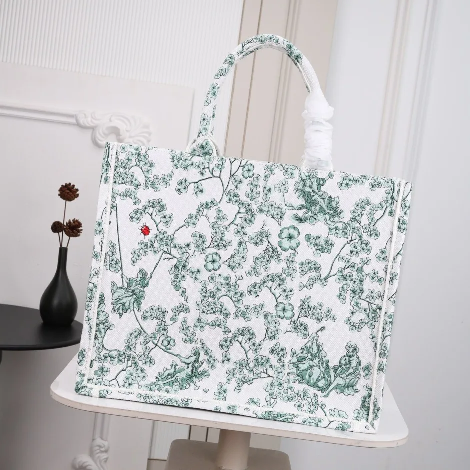 1788580176512413.webp Dior ブックトート クローバー 刺繍 クリスチャン・ディオール コピー ラージ