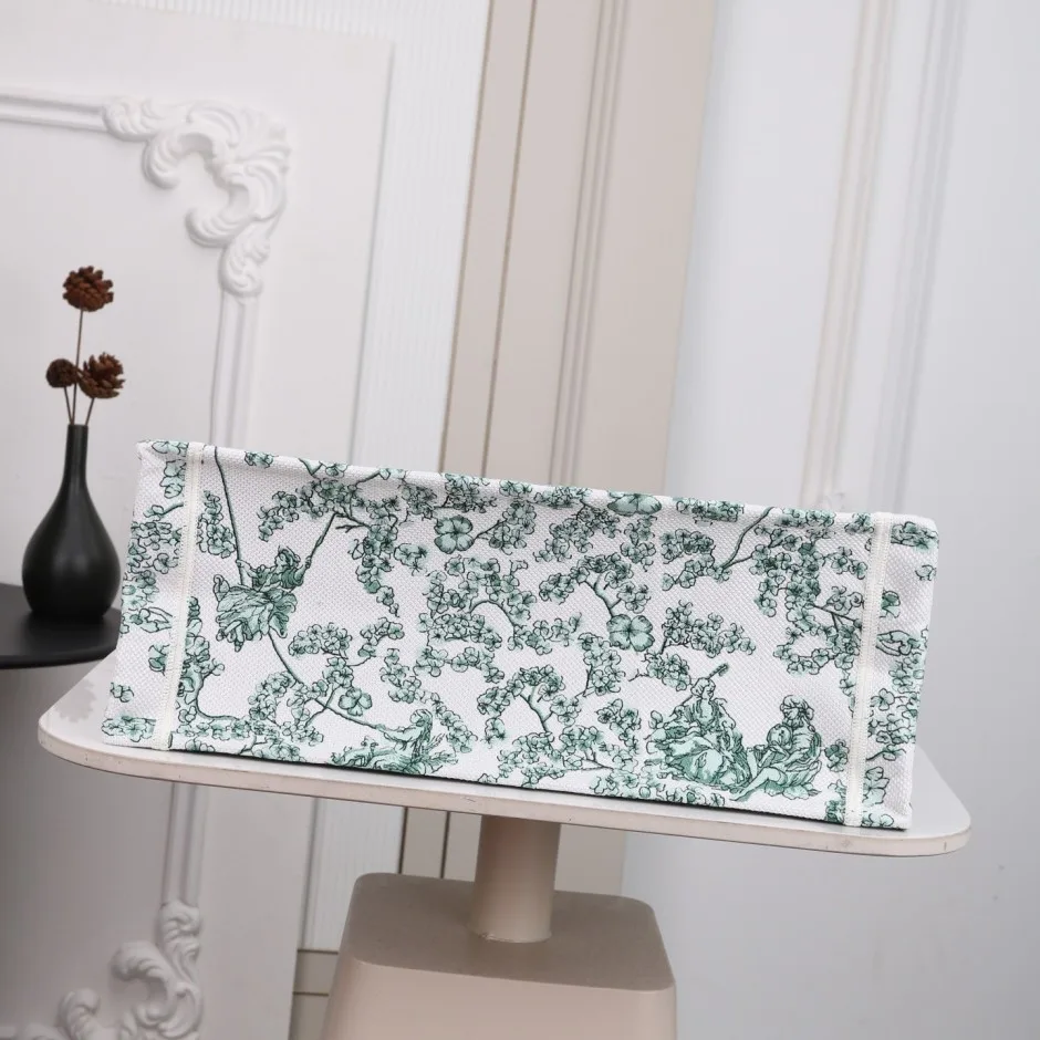 1788580196570381.webp Dior ブックトート クローバー 刺繍 クリスチャン・ディオール コピー ラージ