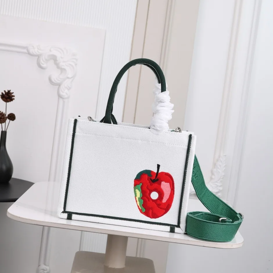1788581520199819.webp はらぺこあおむし Dior Book Tote ストラップ付きバッグ スモール クリスチャン・ディオール コピー