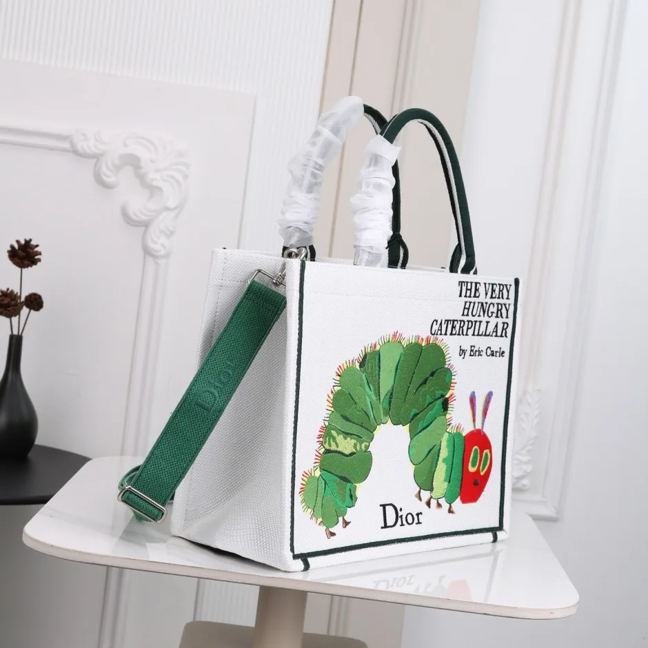 1788581692139196.webp はらぺこあおむし Dior Book Tote ストラップ付きバッグ ミディアム クリスチャン・ディオール コピー