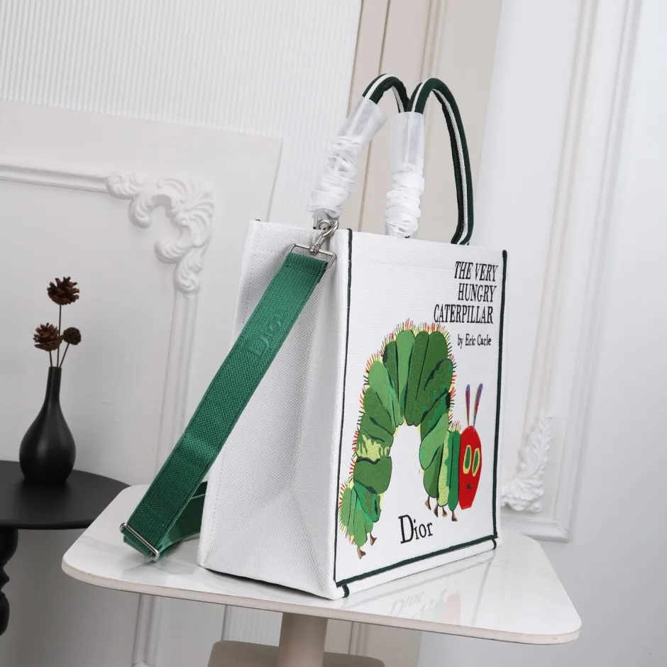 1788582021400279.webp はらぺこあおむし Dior Book Tote ストラップ付きバッグ ラージ クリスチャン・ディオール コピー