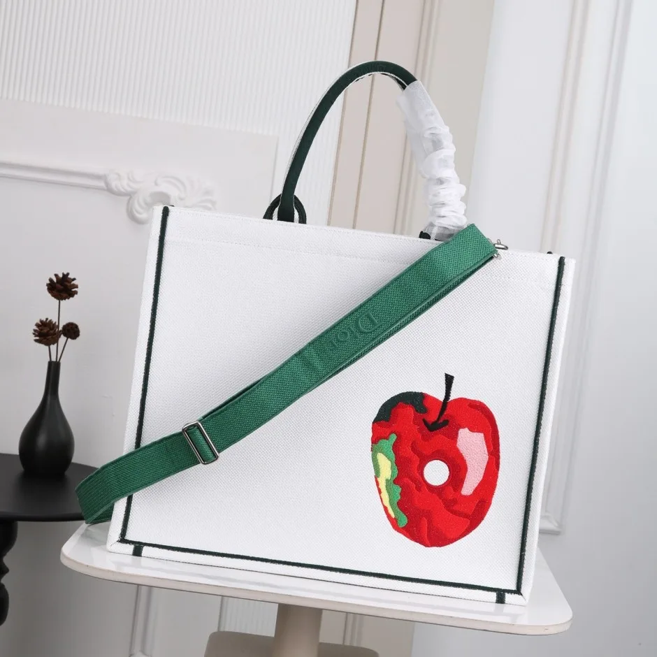 1788582023661974.webp はらぺこあおむし Dior Book Tote ストラップ付きバッグ ラージ クリスチャン・ディオール コピー